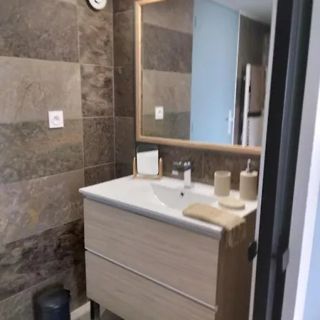 לינה וארוחת בוקר Le Spot 577 לה קיוטאט